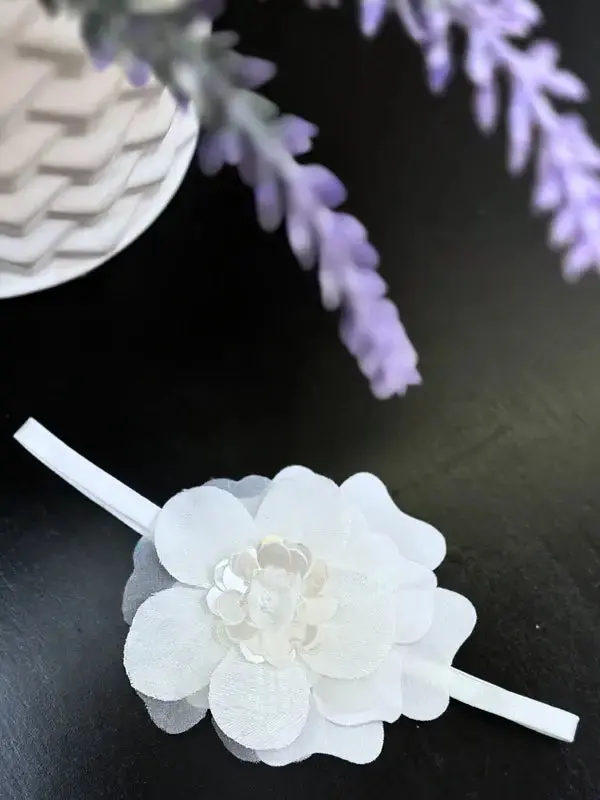 Minimalist White Single-Flower Headband For Baby Girls By Teter Warm® – Subtle Charm, Style Ah40 1