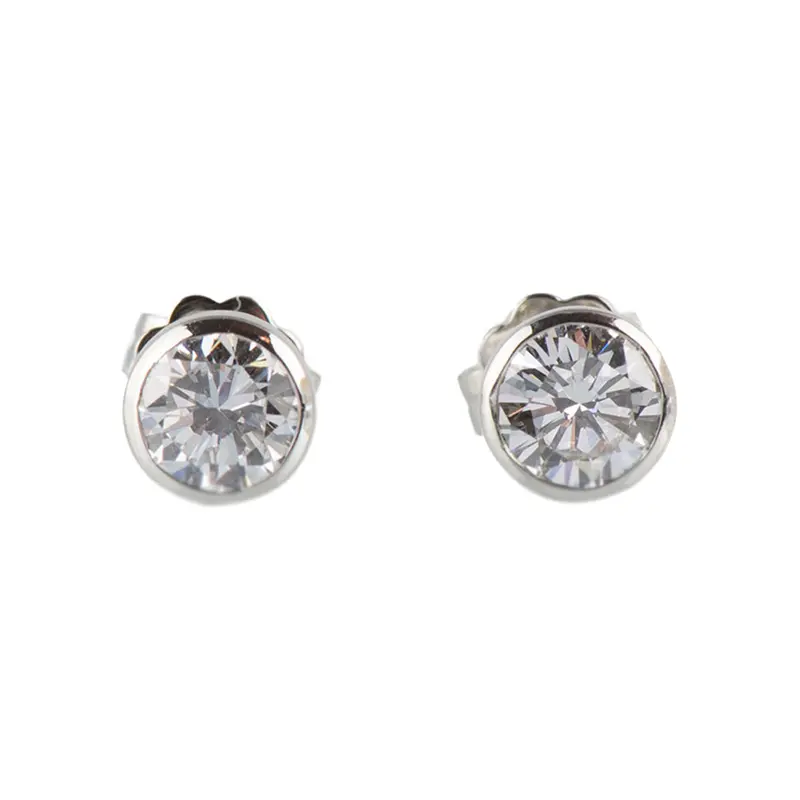 Spot Platinum Diamond Stud Earrings 1
