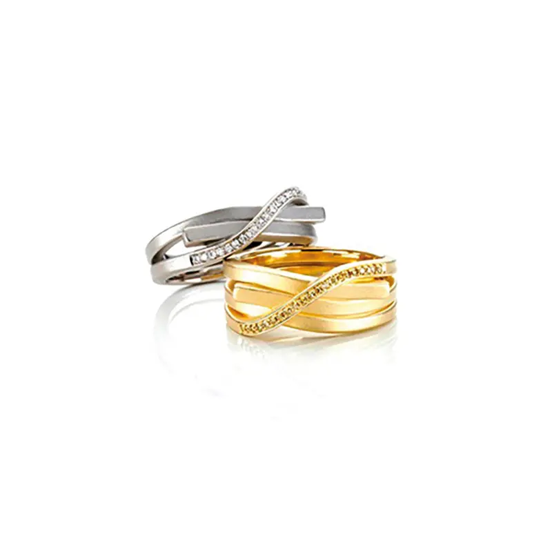 Yellow Gold Knot Ring With Brilliant-Cut Diamond 1